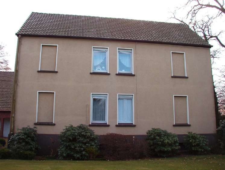 Mehrfamilienhaus vor der Sanierung